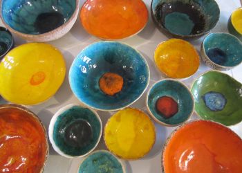 Powiększ zdjęcie: kolorowe ceramiczne misy